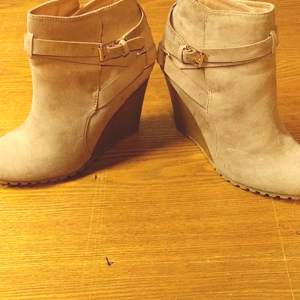 Wedge boots size 8  tan